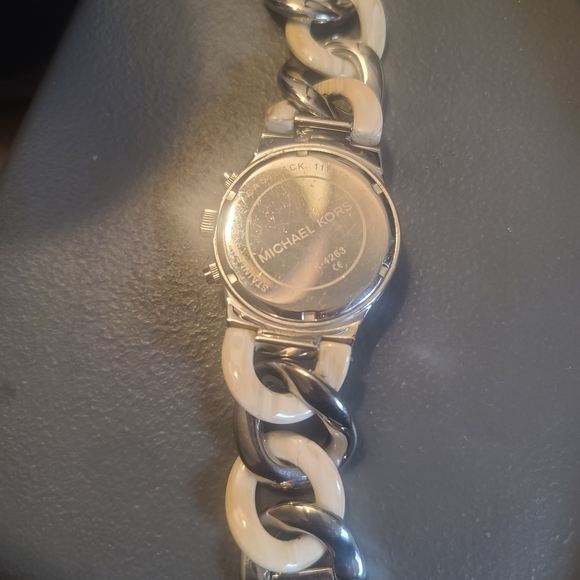 Michael Kors Silver & Cream Chain Link Watch - Picture 3 of 3